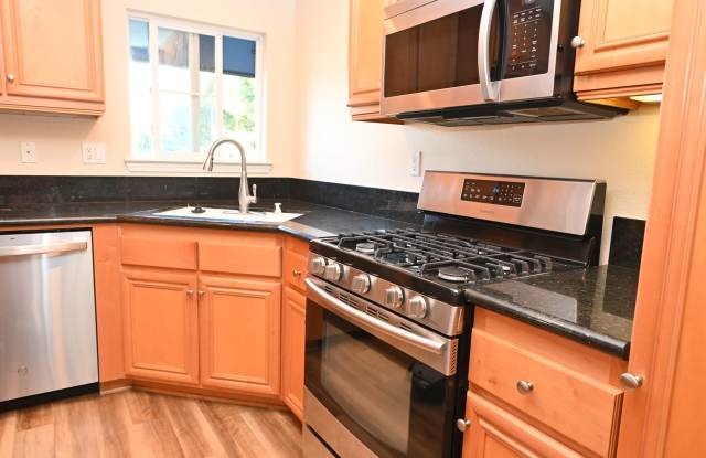 4035 Bluff View Way Gallery 4
