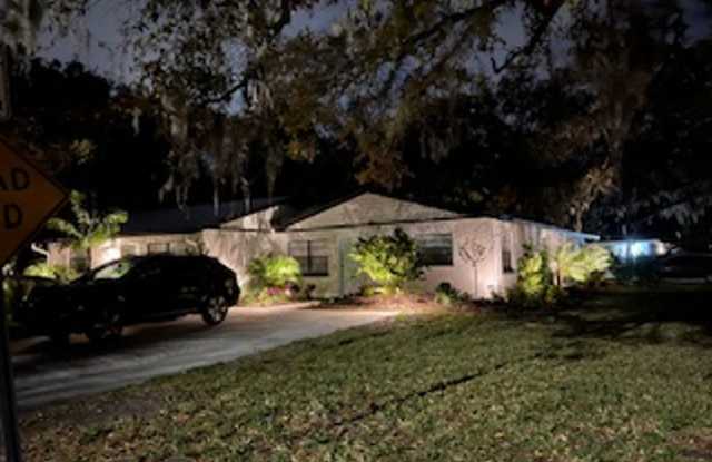 AVAILABLE IMMEDIATELY! SHORT TERM RENTAL ONLY! photos photos