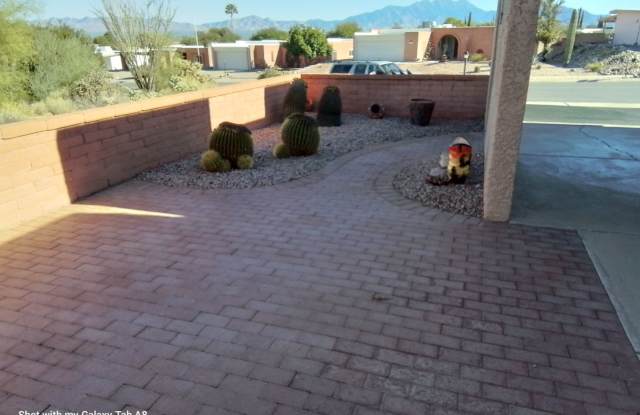 Unfurnished end unit townhome 55 and older community - 752 West Rio San Pedro, Green Valley, AZ 85614