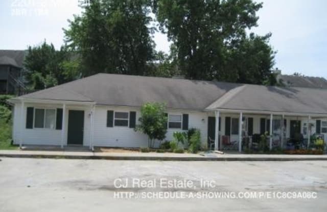 2201-2 Mitchell - 2201 SW Mitchell St, Oak Grove, MO 64075