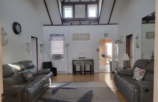 921 Evergreen Walk Gallery 3