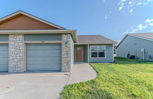 Duplex in Prairie Lakes - 504 Northfield Road, Manhattan, KS 66502