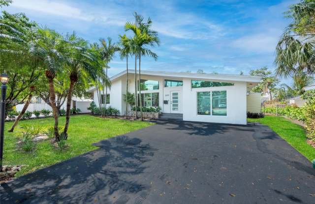 2570 NE 200th St - 2570 Northeast 200th Street, Ojus, FL 33180