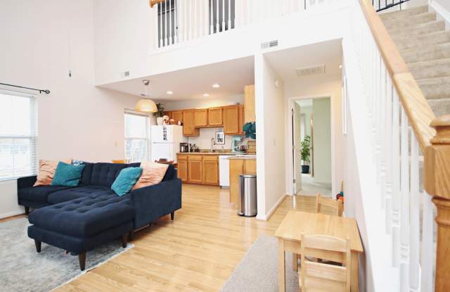 Pet-Friendly End-Unit Ridgecrest Townhome photos photos