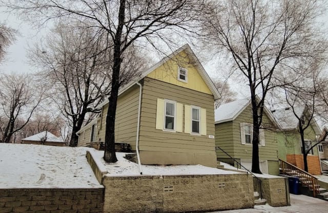 916 Farrington St - 916 Farrington Street, St. Paul, MN 55117