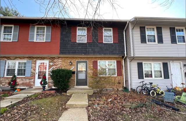 Gorgeous 3 Bedroom Townhouse in Gaithersburg with Solar Panels! Great Commute to DC! - 17734 Larchmont Terrace, Redland, MD 20877