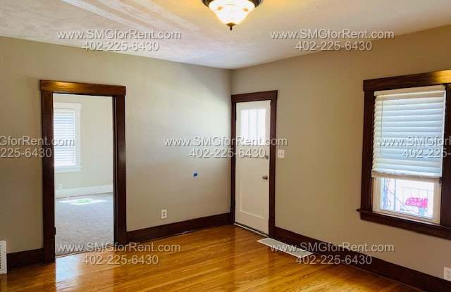 4525 Seward Street Gallery 2