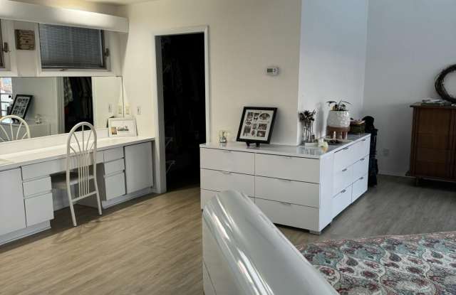 232 Hayes Court Gallery 3