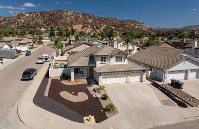 Beautifully Remodeled Home with outdoor Kitchen and Spa! - 11212 Callio Way, San Diego County, CA 92040