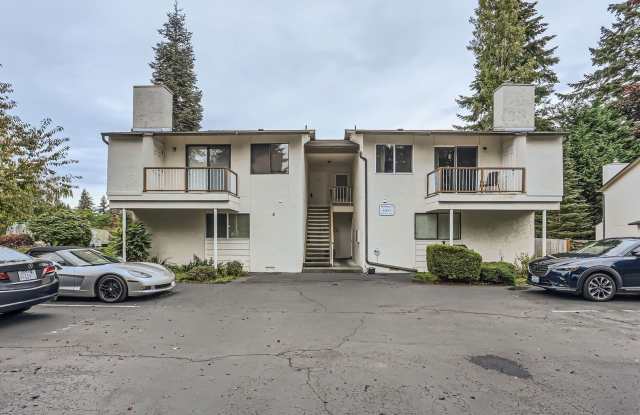 Affordable and Updated 2 Bed 1 Bath Kirkland Condo w/ Assigned Parking & Deck/Balcony! Gallery 1