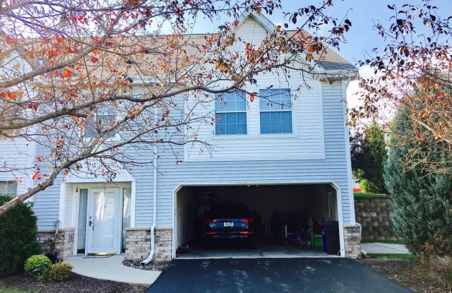 355 Lindsay Ln - 355 Lindsay Lane, Waukesha County, WI 53045