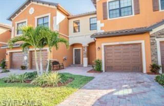 8082 Summerfield ST - 8082 Summerfield Street, Cypress Lake, FL 33919