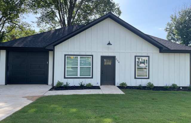 Beautiful New Construction Home in Whitehouse TX with Garage photos photos