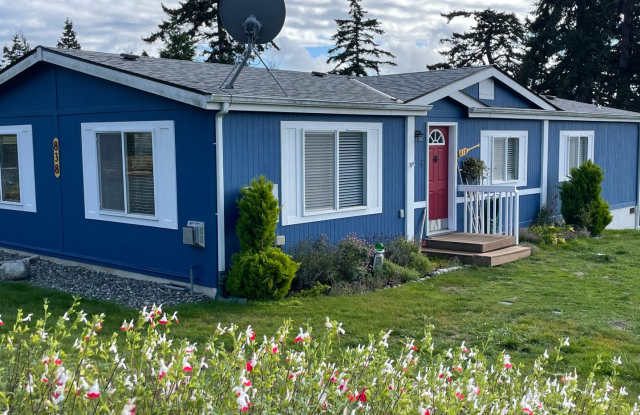 Remodeled Home Just Moments from Greenbank Farm! photos photos