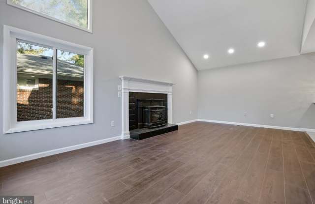 37 LAKESIDE Drive Gallery 2