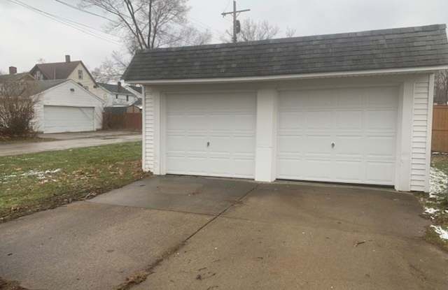 Charming 4 Bedroom 1.5 Bath Home in Lorain Gallery 3