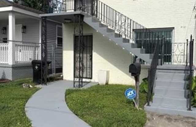 4121 DUPLESSIS Street photos photos