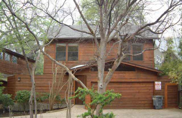 6/3 House - North Campus - Large Fenced In Backyard - 802 Leonard Street, Austin, TX 78705