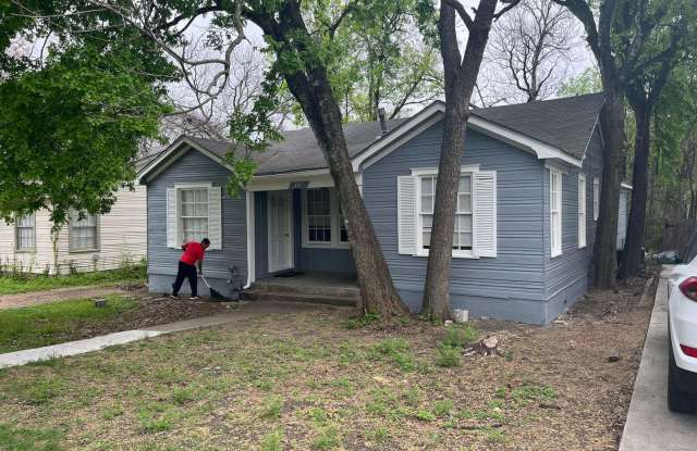 4 Bedroom August Prelease! -711 Harris - 711 Harris Avenue, Austin, TX 78705