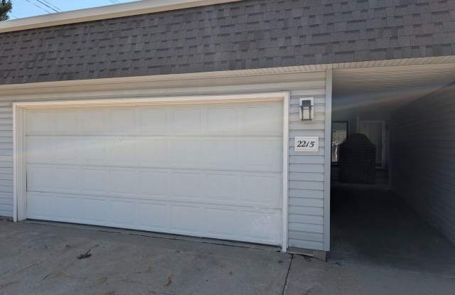 Fully Updated 3 Bedroom 3 Bath Townhouse with 2 Stall Attatched Garage photos photos