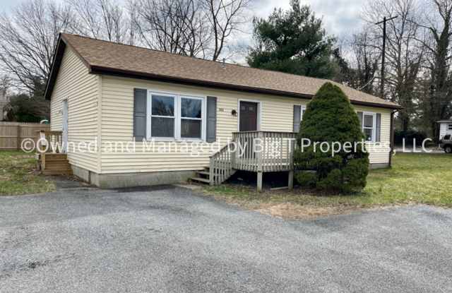 Conveniently located cozy single family house - 302 Rivers End Drive, New Castle County, DE 19701