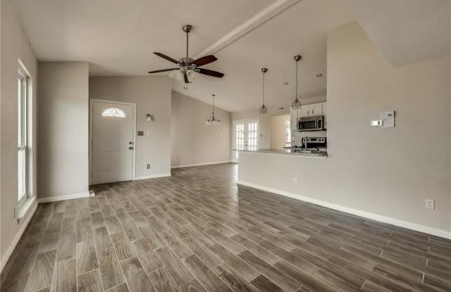 609 Stonehenge Drive Gallery 4
