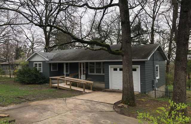 3 bedroom, 2 Bath House Near University of Arkansas campus photos photos