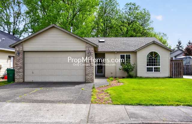 Spacious Three Bedroom Home in Clackamas! photos photos