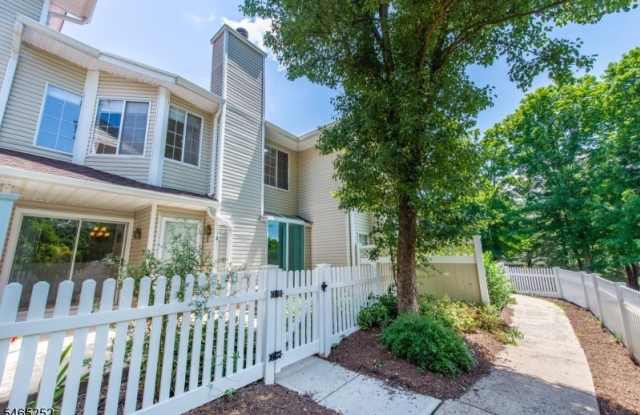 4 Danbury Ct Gallery 1