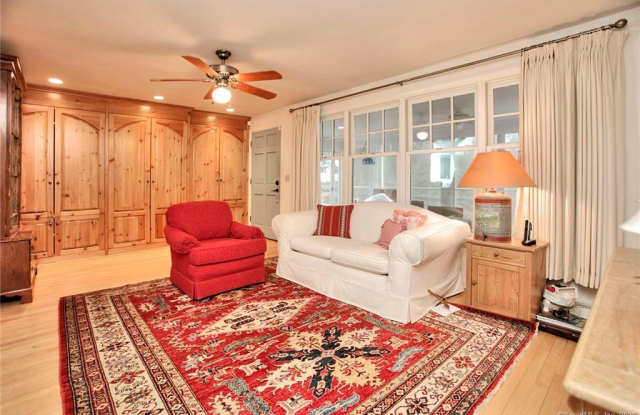 506 Lakeview Drive Gallery 3