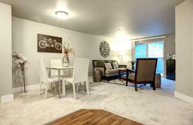 11038 Lake City Way NE Gallery 2