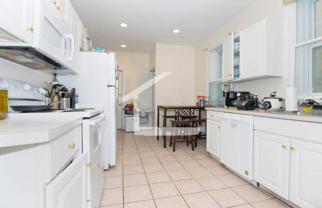 Available September 2026 - 5 Bed 2 Bath by BU HUGE Apartment Gallery 3