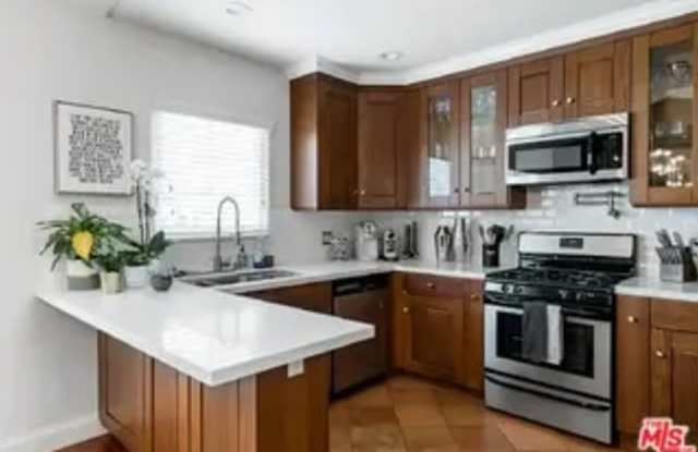 1350 North Stanley Avenue photos photos