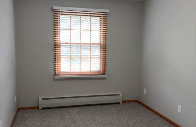 PRIME LOCATION + HEAT AND WATER Gallery 2