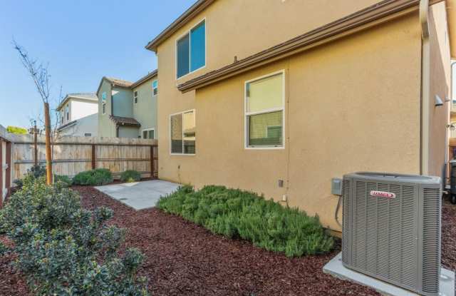Beautiful Newer 3 Bedroom Patio Home in Desirable Loma Vista Community! photos photos