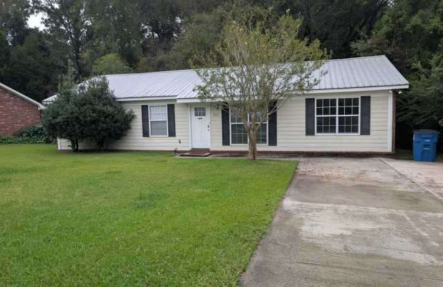 Charming 4-Bedroom Home for Rent in Summerville! Gallery 1