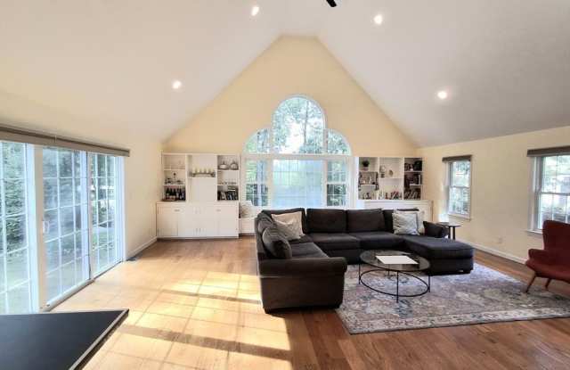 6 Rockwood Lane - 6 Rockwood Lane, Middlesex County, MA 01773