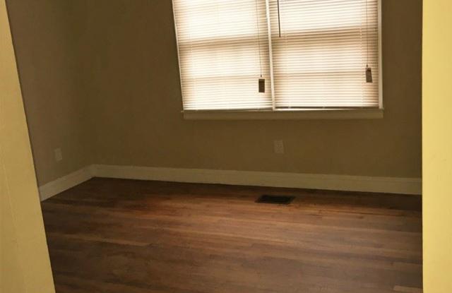 1745 Emerald Avenue Gallery 4