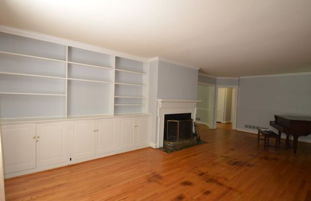 1895 WESTVIEW RD Gallery 3