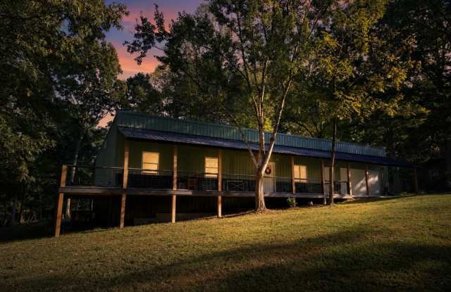 Spacious 3BR House in Tracy City Gallery 1