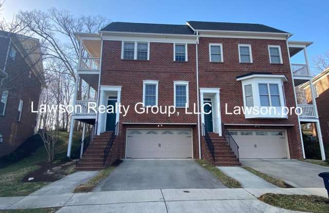 Beautiful, Spacious Crescent Home in Colonial Green - 3829 Colonial Green Circle, Roanoke, VA 24015
