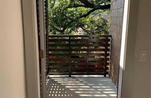 5609 Belmont Avenue Gallery 3
