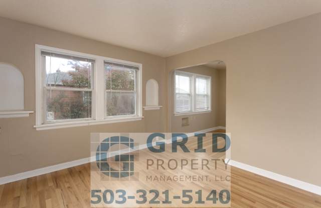 Charming Two Bedroom Home Available in Southeast Portland! - 9628 Southeast Holgate Boulevard, Portland, OR 97266
