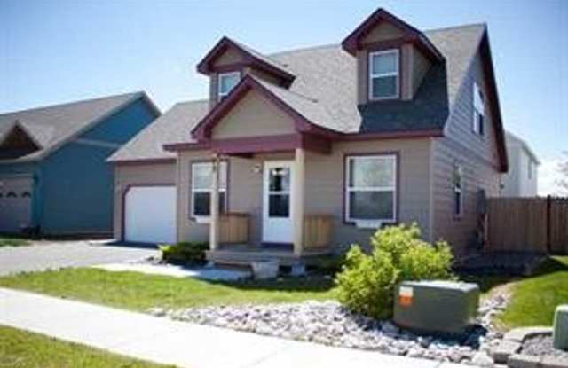 3 Bedroom 2 Bath home with 2 car garage in Belgrade. photos photos