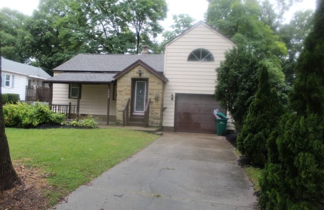 1733 Windemere Dr - 1733 Windemere Drive, Kettering, OH 45429