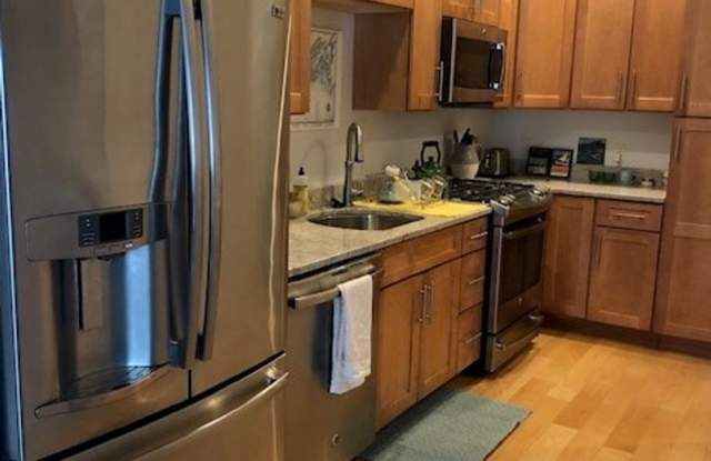 Studio Available September 1st!! - Furnished/Unfurnished - Great Portland Location! Gallery 3