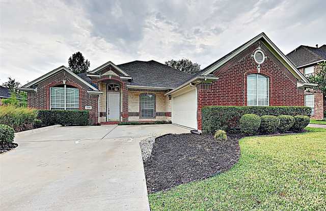 Grapevine Gem with Modern Upgrades & Backyard Retreat - 3349 Wilshire Avenue, Grapevine, TX 76051