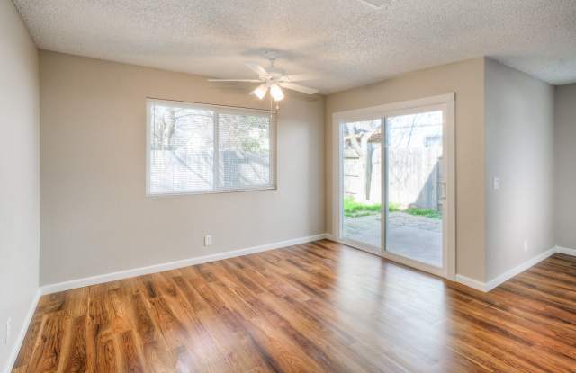 Greenwood Estates has an Excellent 2 Bedroom, 1.5 Bath Townhouse with a Backyard! Gallery 4