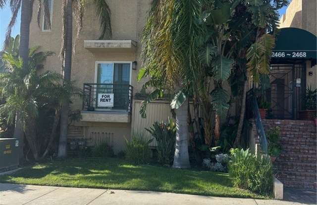 2466 Montrose Avenue photos photos