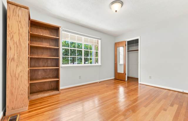 Unbeatable Chapel Hill Location — Across from University Mall, Bus Line, Minutes to UNC Gallery 3